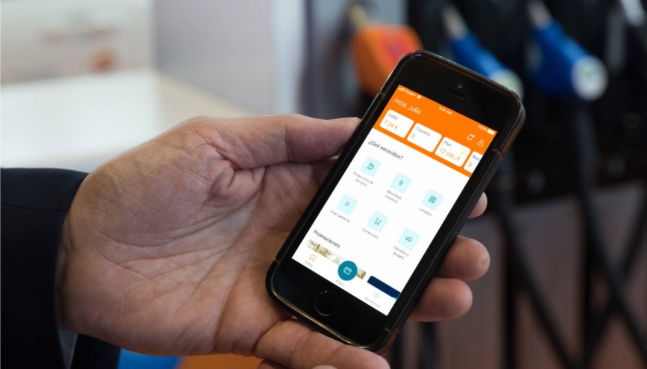 A person using Waylet on their cell phone