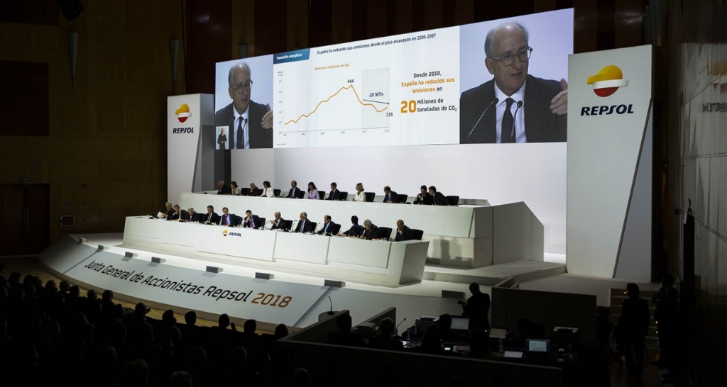 Aerial view of speaks at the Repsol shareholders&rsquo; meeting.