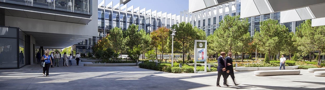 Imagen - patio Campus Repsol