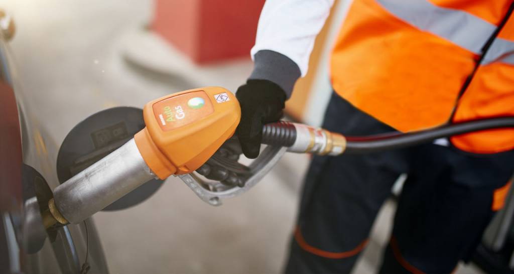 An operator refuels a car with AutoGas at a Repsol service station