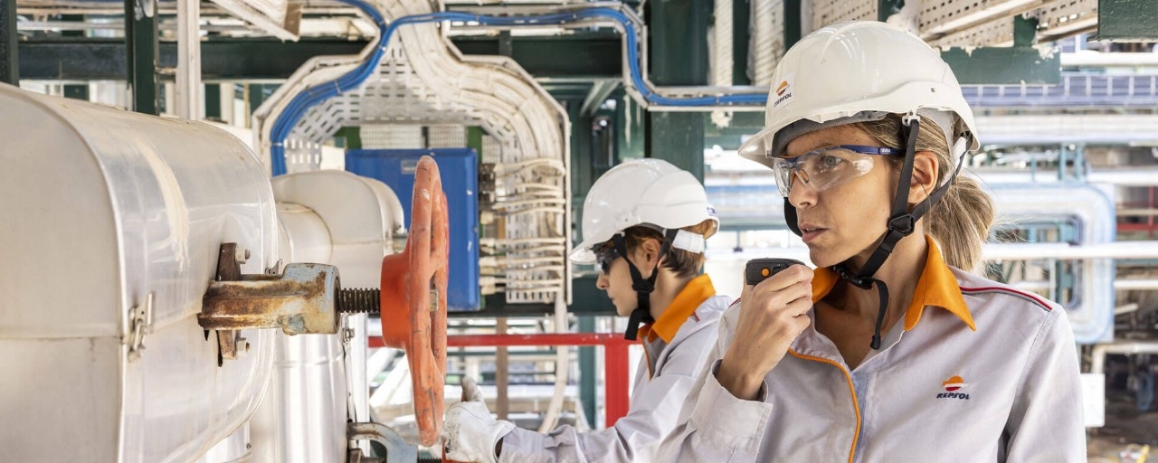 Motores industriales que aceleran el pulso de Repsol: Tarragona y Puertollano