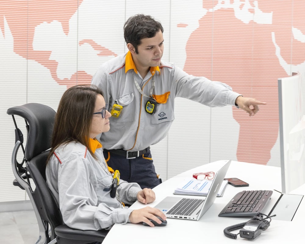 Employees in front of a computer in the Tech Lab