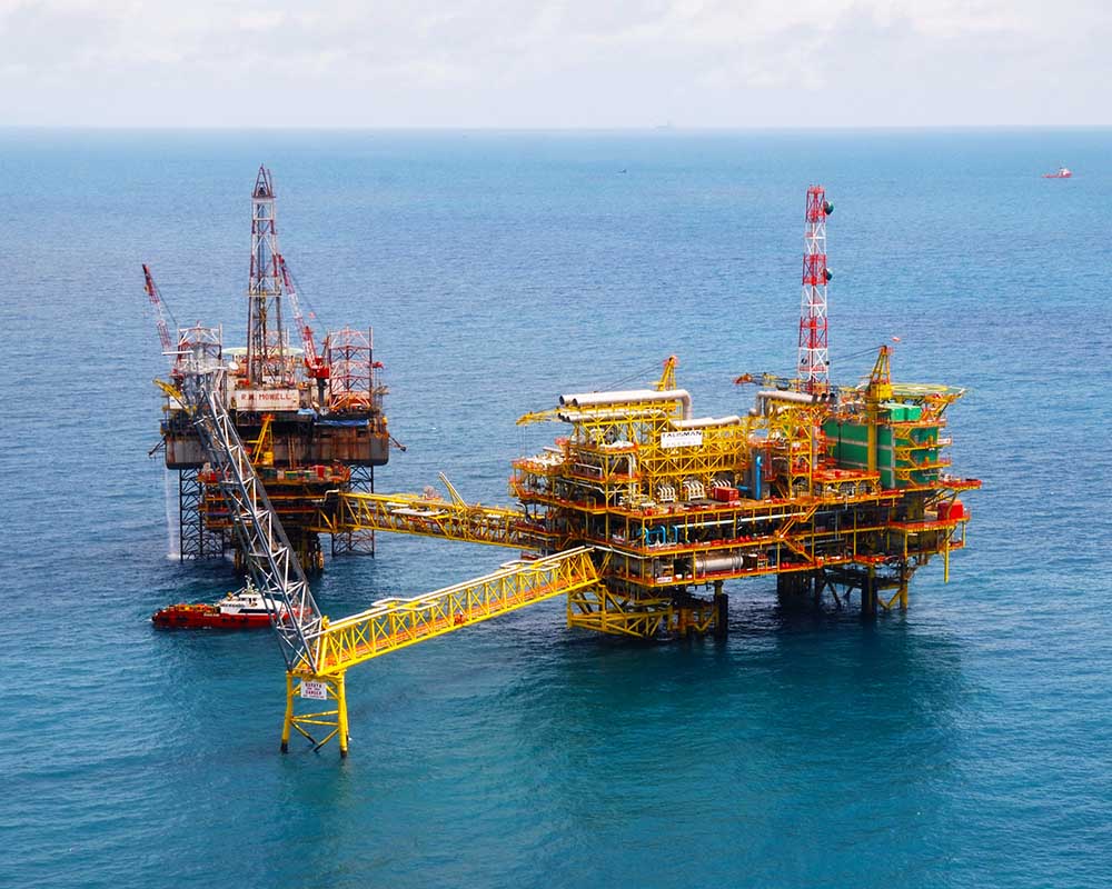 Plataforma petrolífera en el mar