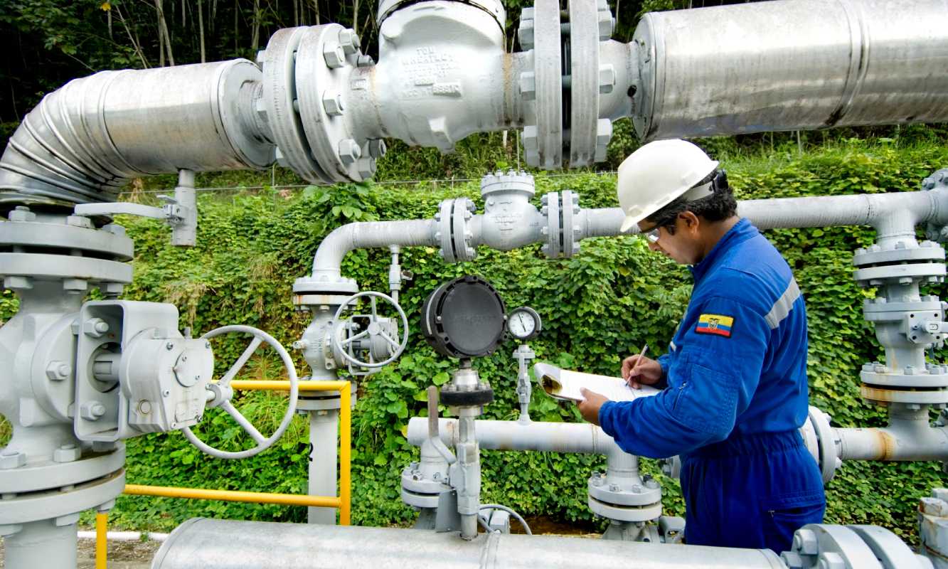 Técnico de Repsol en una instalación