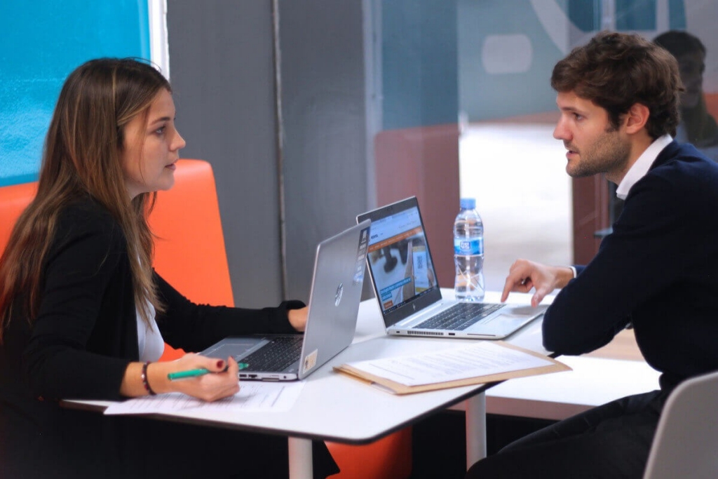 Profesionales con experiencia. M. Ramírez, empleada de Repsol 