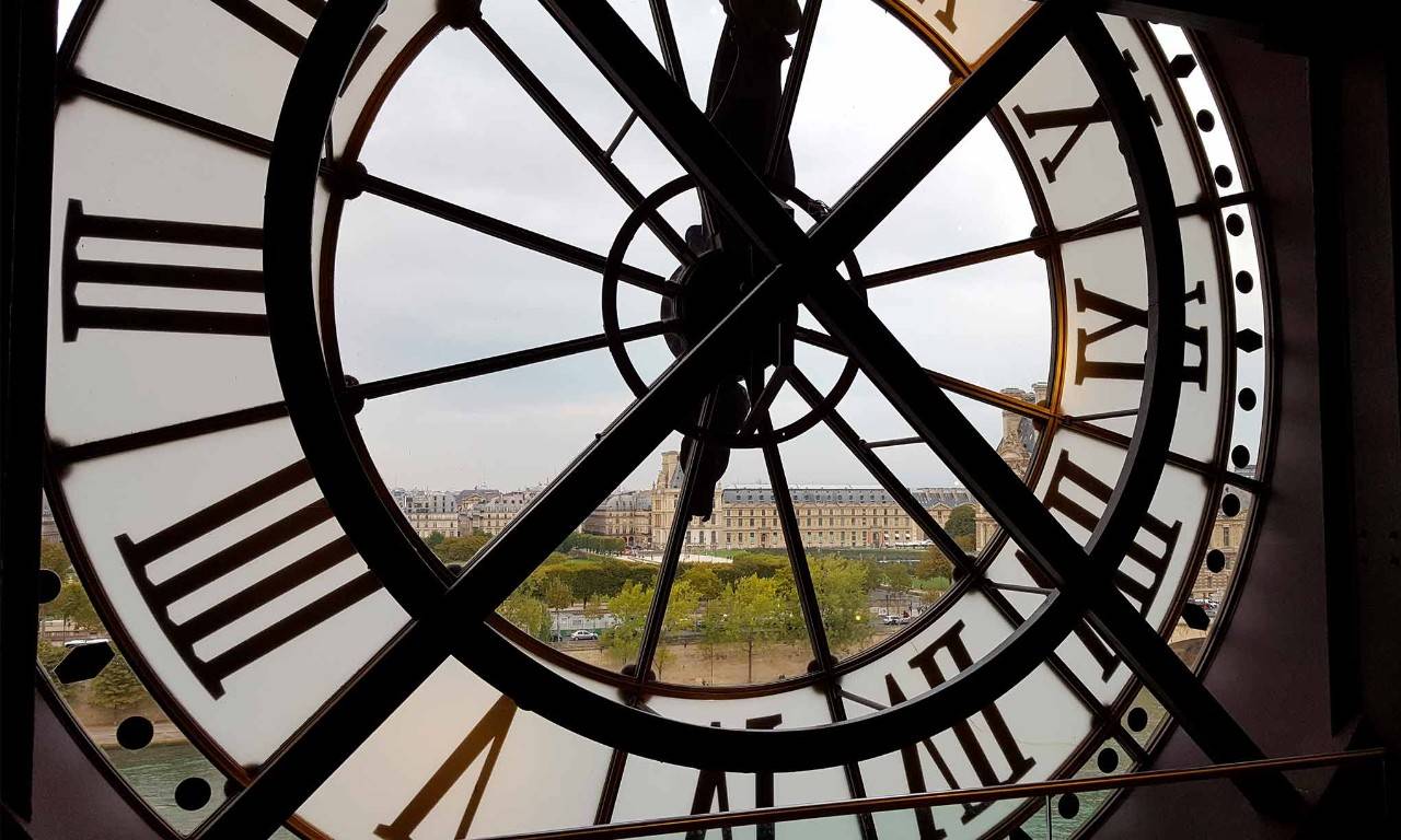 Vista interior del reloj del  Museo d'Orsay en Paris