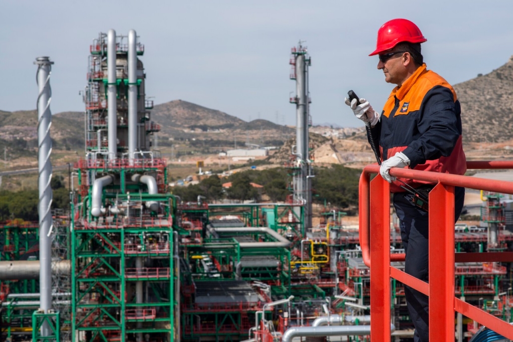 Vista de instalaciones industriales de Repsol 