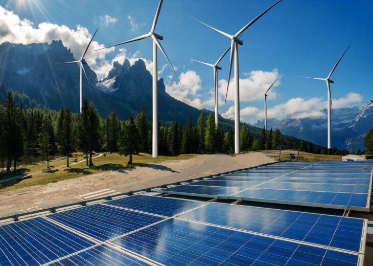 Aerogeneradores y placas solares