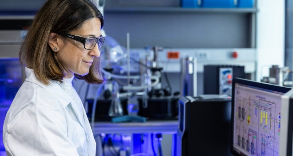 a woman in a laboratory