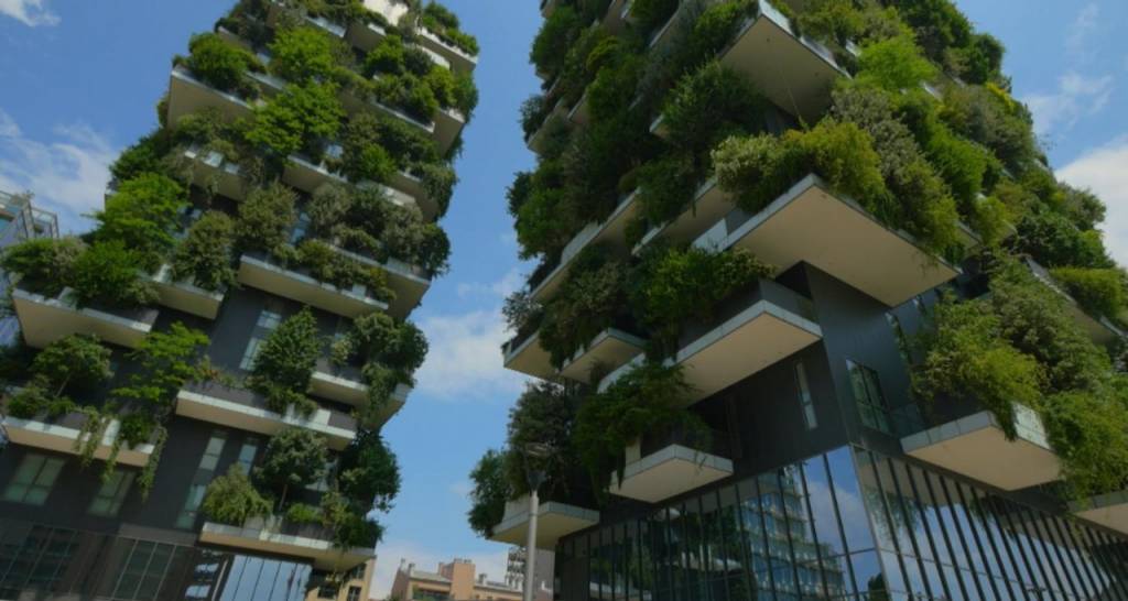 Un edifico sostenible con plantas