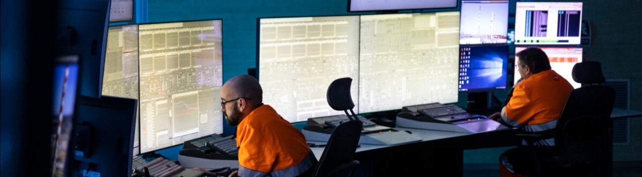 Employees at the Petronor Industrial Complex looking at screens.