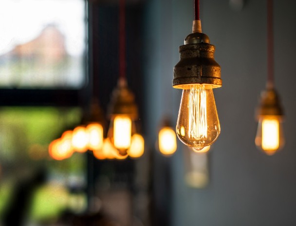 Several light bulbs hanging from the ceiling