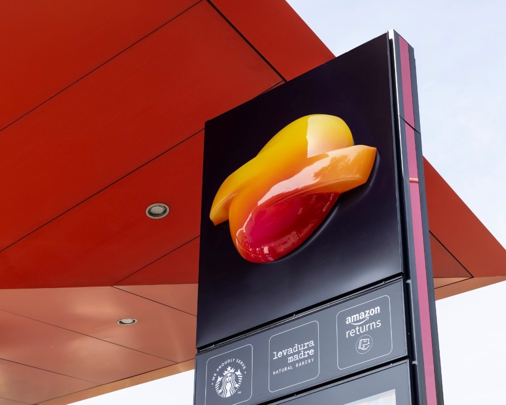 Estación de servicio con la nueva marca