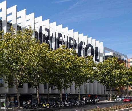 View of the facade of the Repsol Campus building