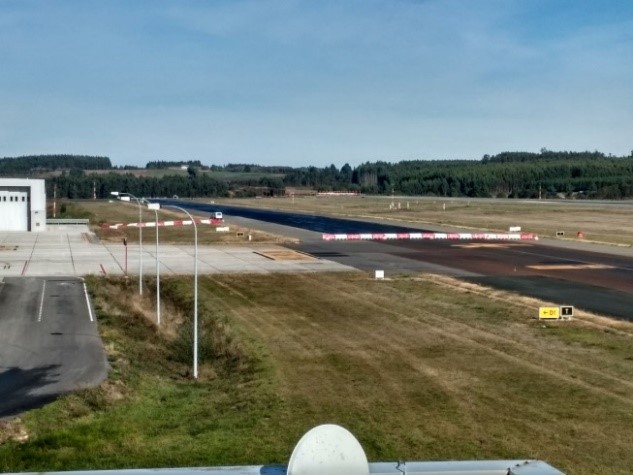 Vista de los trabajos de repavimentación del aeropuerto de Santiago 