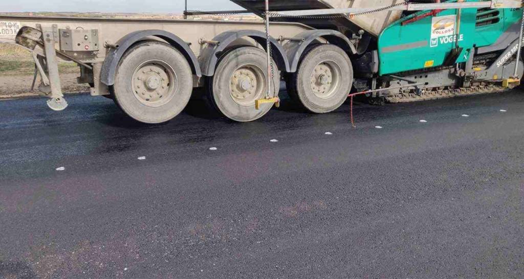 The wheels of a heavy-duty vehicle on asphalt