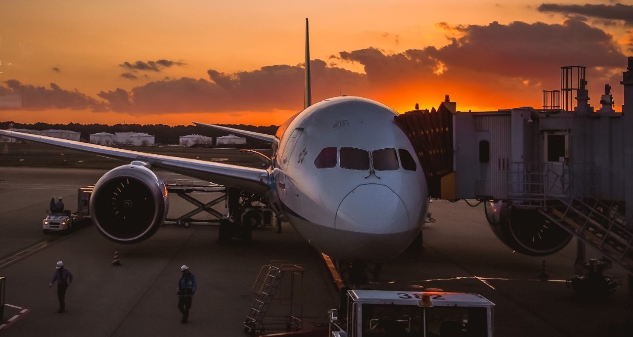 Avión en aeropuerto