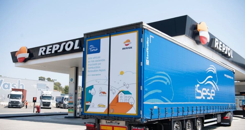 A truck using renewable fuel from Repsol