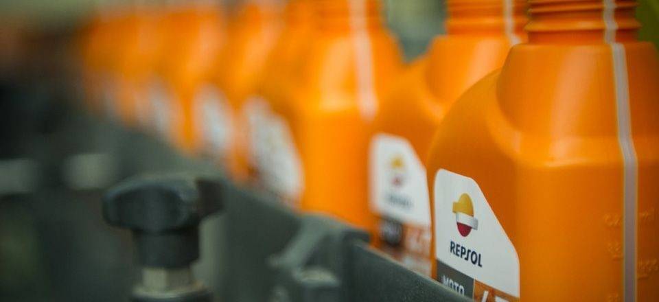 Repsol lubricant containers
