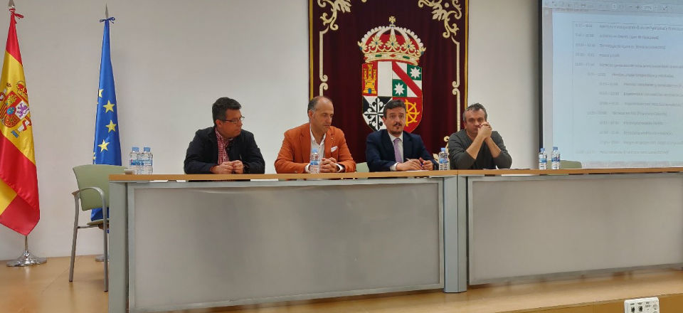 Representantes técnicos de las Administraciones Públicas junto a Francisco Lucas, gerente sr. de Asistencia Técnica de Asfaltos 