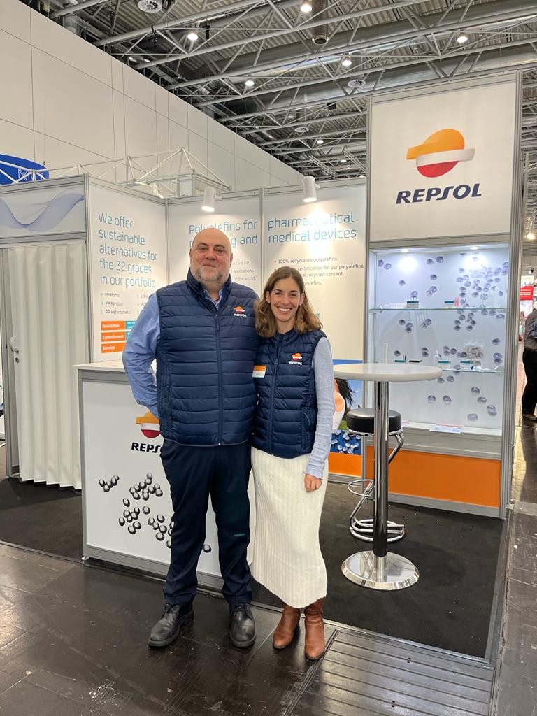 Repsol stand and team at Compamed 2023 trade fair