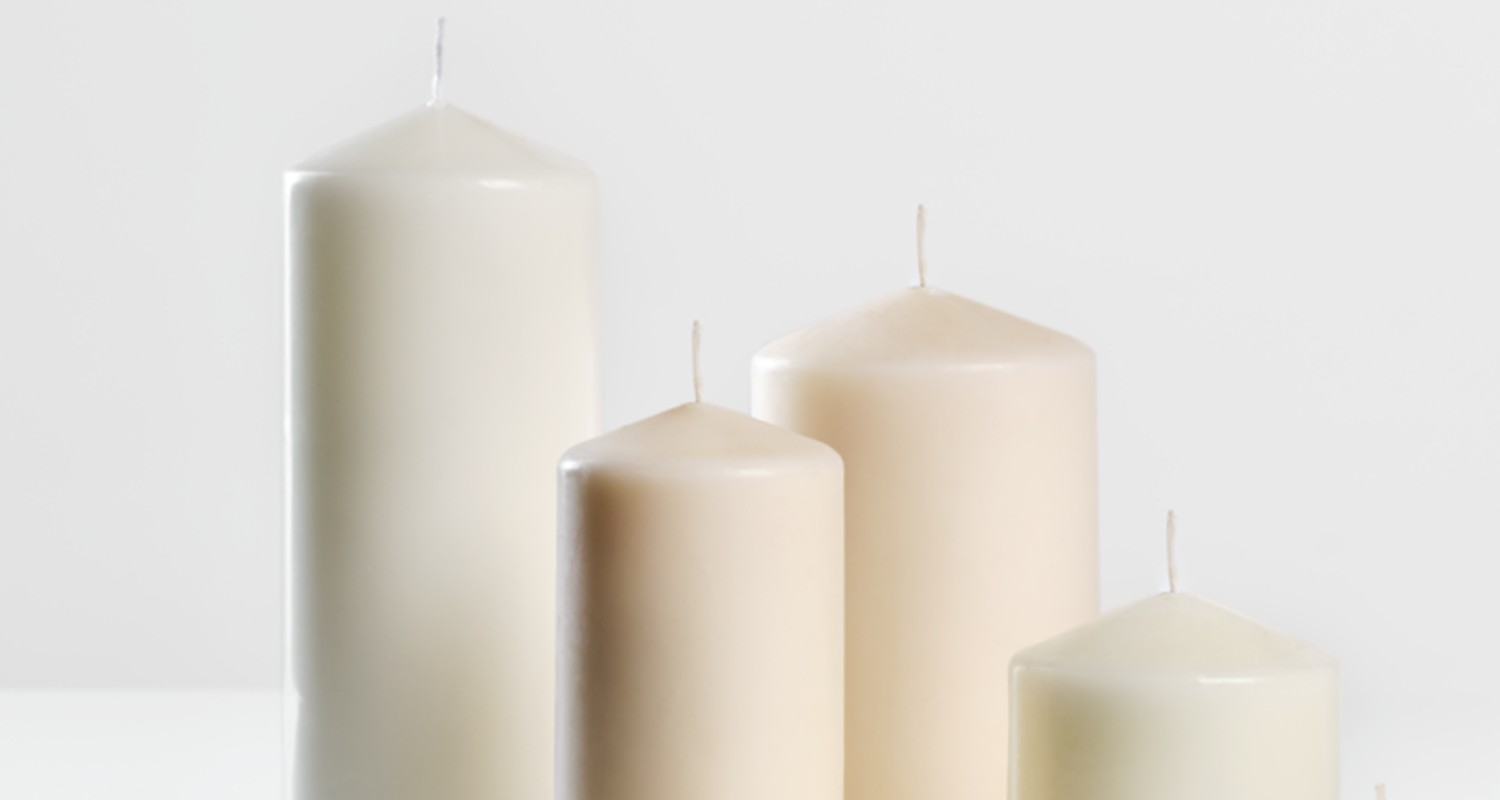 Varias velas blancas