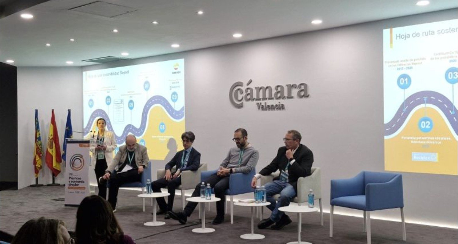 Four-person talk at the Chamber of Commerce