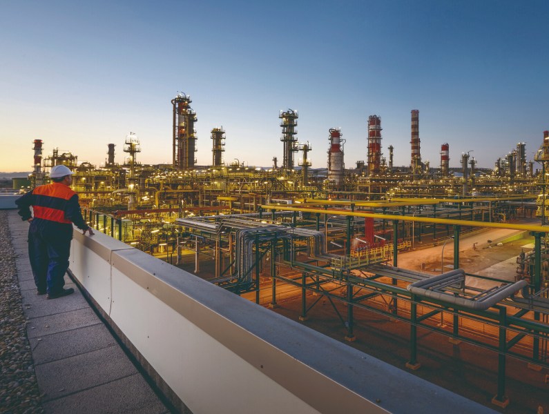 Refinería de noche