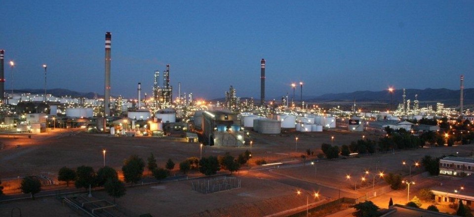 Shot of a refinery at night 