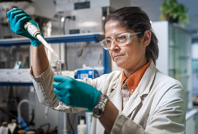 A woman in the laboratory