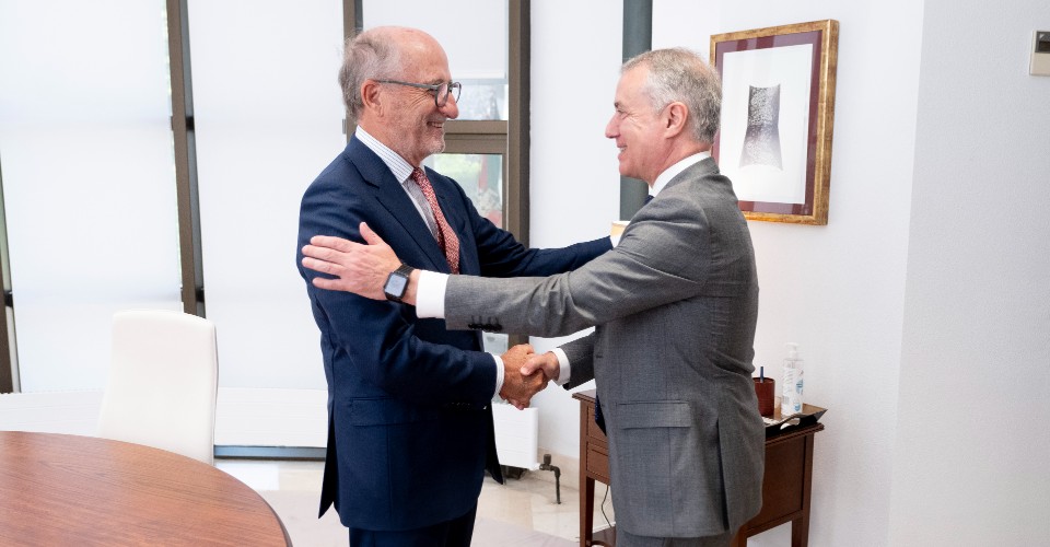 El Presidente de Repsol, Antonio Brufau y el Lehendakari del País Vasco, Iñigo Urkullu