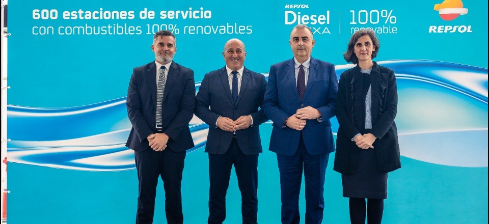 Repsol's Client Executive Managing Director, Valero Marín, the Mayor of Cartes, Agustín Molleda; the Regional Minister of Development, Housing, Spatial Planning and Environment of the Government of Cantabria, Roberto Media, and Repsol's director of Renewable Fuels, Berta Cabello