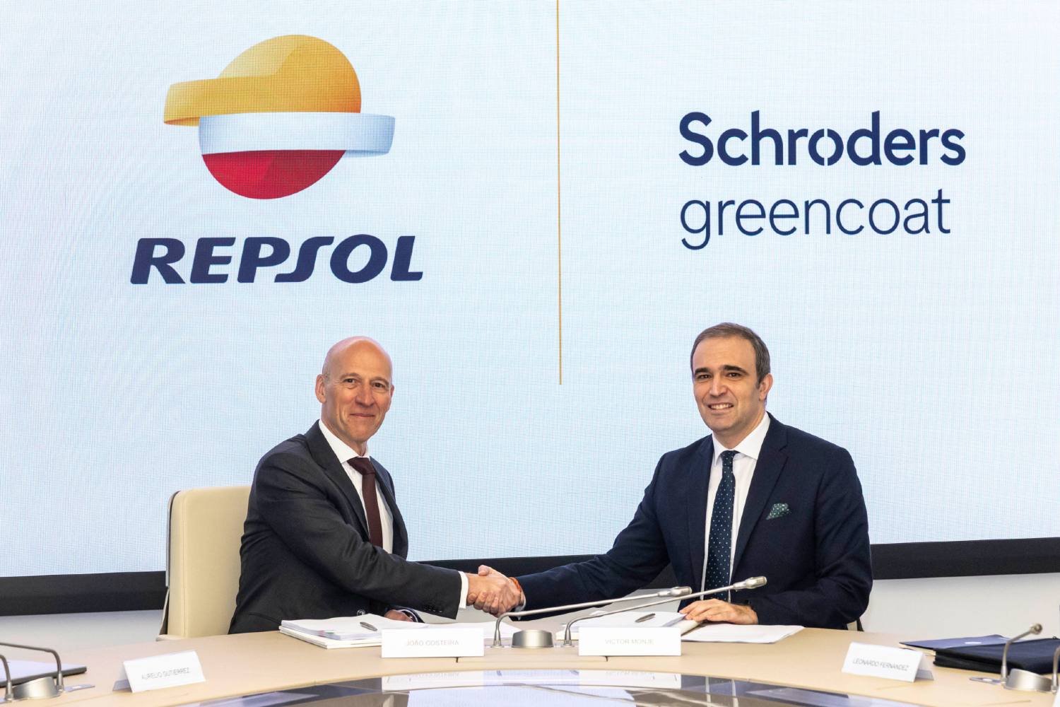 Signing of the agreement between Repsol and Schroders Greencoat