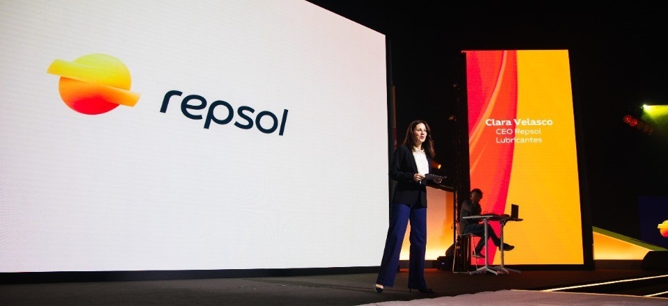 Clara Velasco, directora de lubricantes de Repsol, en la presentación de la nueva marca Repsol Lubricants