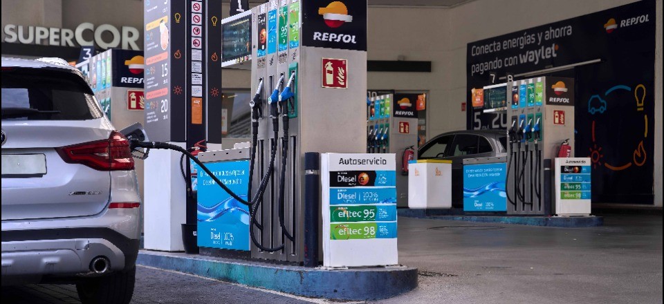 A vehicle refuelling with 100% Nexa Diesel