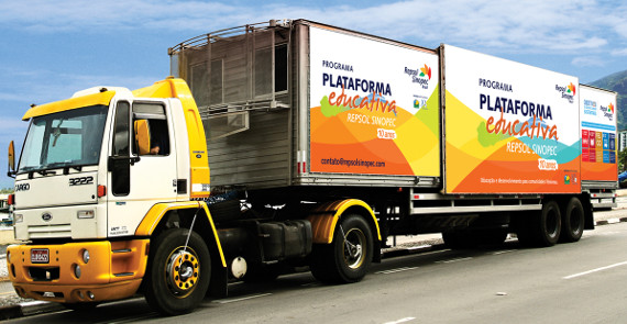 Camión Programa Plataforma Educativa. 