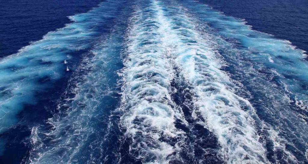 Wake in water at sea
