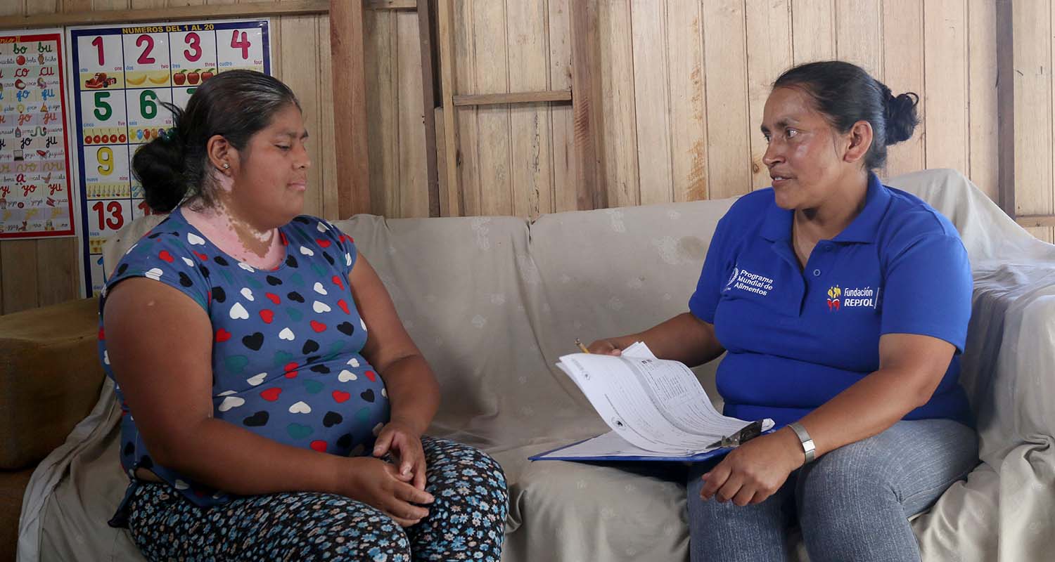 Bolivian women speak sitting on a sofa