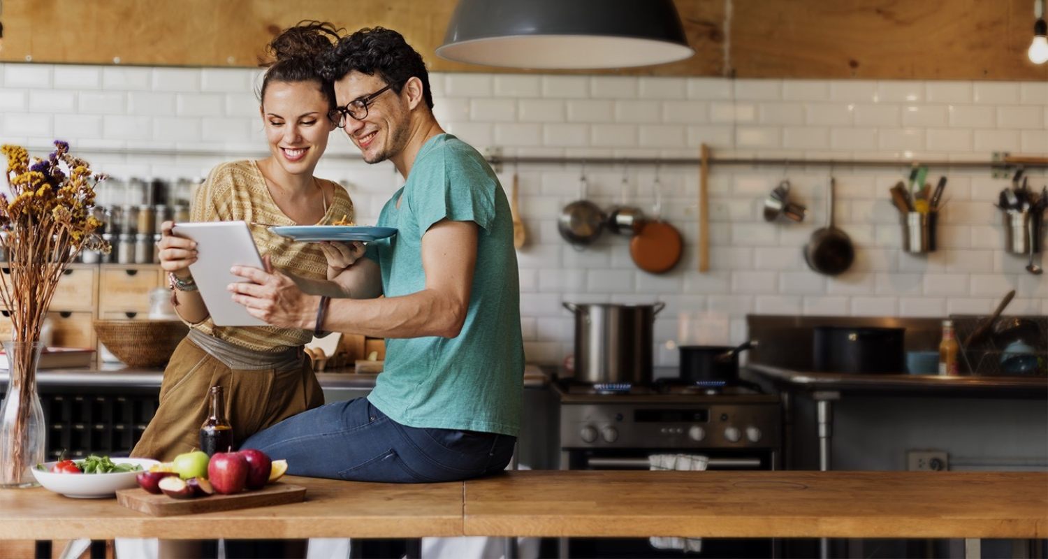 Pareja en la cocina