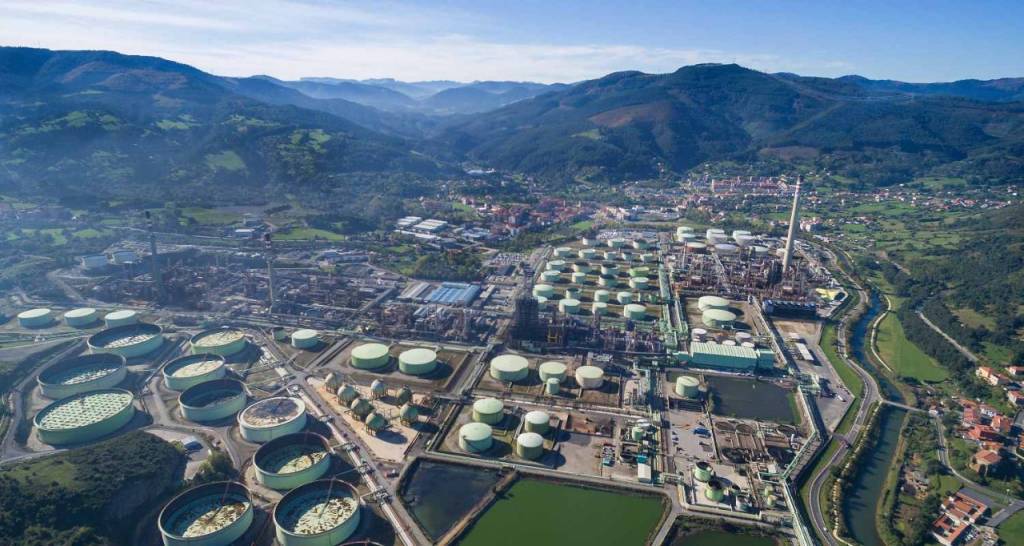 Aerial view of the Petronor refinery facilities