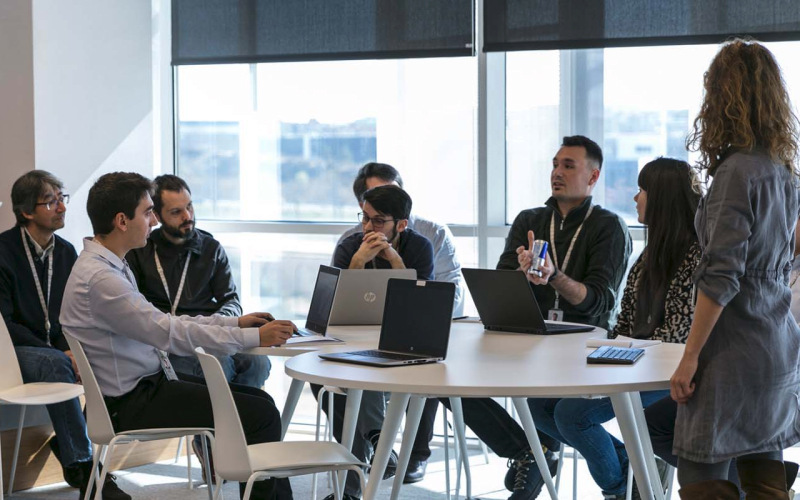 Una reunión en una oficina