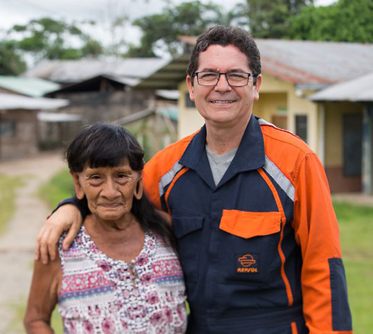 Employee with indigenous woman